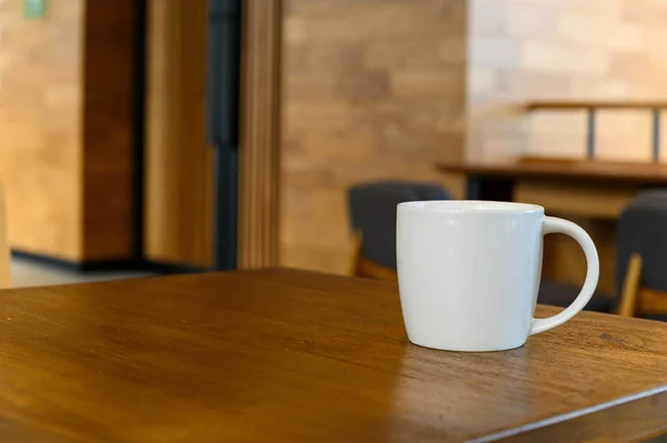 Fehér Kávé Csésze Forró Cappuccino Kávé Asztalon Kávézóban Másolás Helye — Stock Fotó