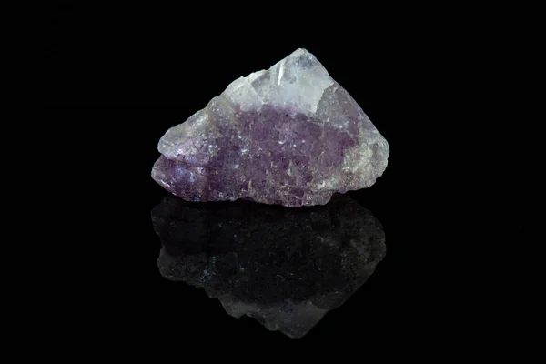 Fluorite Violeta Com Padrão Cúbico Sobre Fundo Preto — Fotografia de Stock