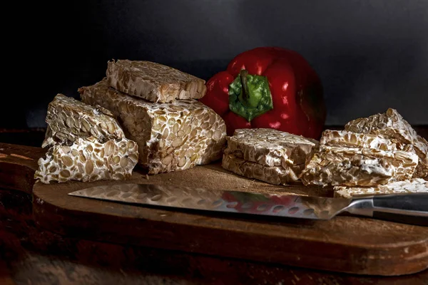 Koyu arkaplanda soya fasulyesi temposu