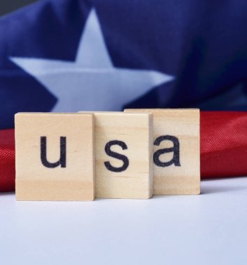 Amerikan harfleri ve Amerika bayrağı.