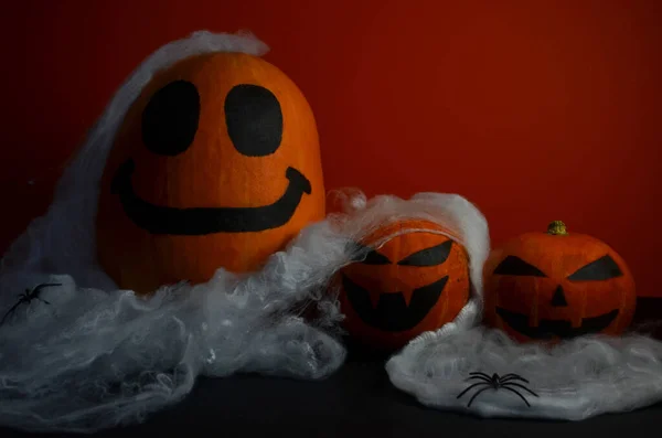 Glad Pumpa För Halloween Orange Bakgrund Spindel Nät — Stockfoto