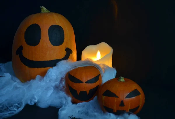Halloween Pumpa Nätet Med Spindlar Brinnande Ljus — Stockfoto