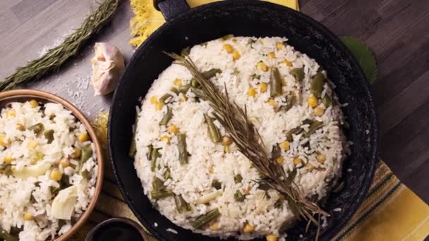 Ryż wegański o składzie ciecierzycy i szparagów — Wideo stockowe