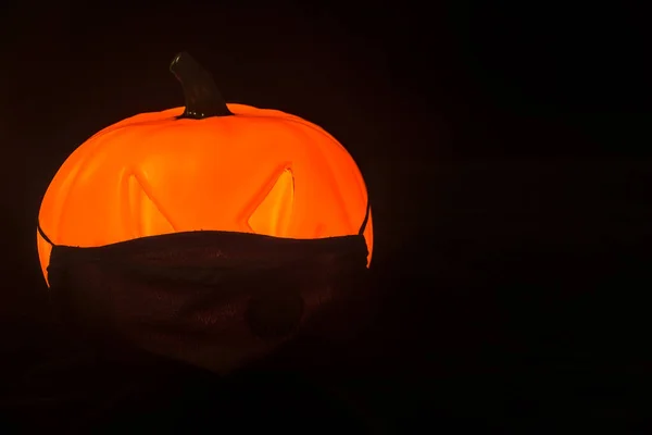 Skrämmande Halloween Pumpa Ansiktsmask Halloween 2020 Firande Med Covid Virus — Stockfoto