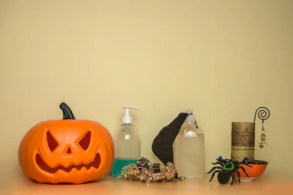 Piękne Przytulne Tło Halloween 2020 Przerażającą Dynią Pająkiem Cukierki Świece — Zdjęcie stockowe