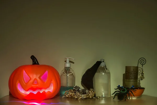 Piękne Przytulne Tło Halloween 2020 Przerażającą Dynią Pająkiem Cukierki Świece — Zdjęcie stockowe