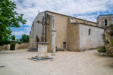 Mnerbes, Provence-Alpes-Ctes-d 'Azur - Fransa' daki devasa Luberon 'a tünemiş köy..