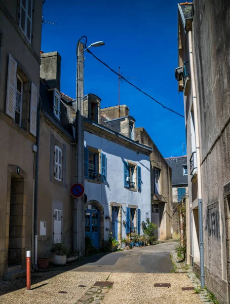 Douarnenez, köy, balıkçılık limanı ve marina, Fransa 'nın Brittany bölgesindeki Finistre' de.