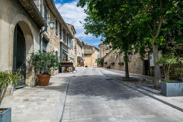 Mnerbes, Provence-Alpes-Ctes-d 'Azur - Fransa' daki devasa Luberon 'a tünemiş köy..