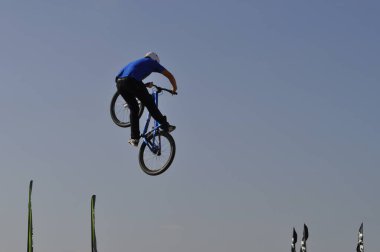 Fransa 'nın Var kentindeki Frjus' taki Roc-d 'Azur' da BMX yarışması.