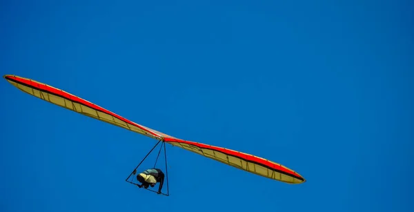 Drachenflieger Schwebt Frankreich Azurblauen Himmel — Stockfoto