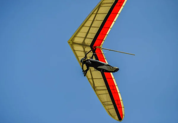 法国蔚蓝天空中的滑翔机 — 图库照片
