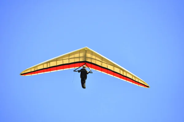 Zwevende Deltavlieger Azuurblauwe Lucht Frankrijk — Stockfoto