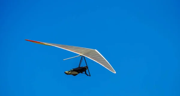 Deltaplano Volo Nel Cielo Azzurro Francia — Foto Stock