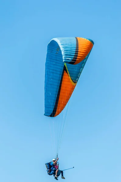 Vuelo Parapente Sobre Campiña Aveyron Región Millau Francia — Foto de Stock