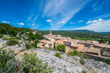 Saint-Saturnin-ls-Apt, Provence-Alpes-Cte-d 'Azur' daki Luberon 'daki ortaçağ tepe köyü..