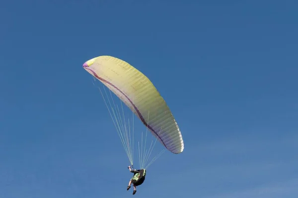 Paragliding Flygning Över Aveyron Landsbygden Millau Regionen Frankrike — Stockfoto