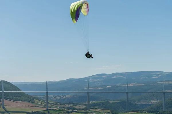 Paraglider Aveyron Sky Millau Viaduct — Stock Photo, Image