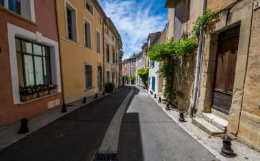 Saint-Saturnin-ls-Apt, Provence-Alpes-Cte-d 'Azur' daki Luberon 'daki ortaçağ tepe köyü..