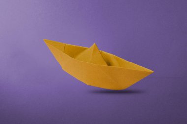 Kağıt bot, sarı kağıt tekne.