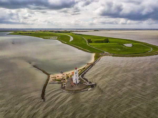 Vista Aérea Farol Marken Uma Pequena Ilha Meio Markermeer Nos — Fotografia de Stock