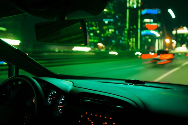 Ταχύτητα Αυτοκίνητο Στο Δρόμο Στην Πόλη Της Νύχτας — Φωτογραφία Αρχείου