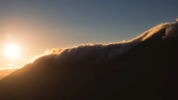 Hermoso Paisaje Natural Montañas Atardecer Dorado Telefoto Zoom Tiro Lente — Foto de Stock