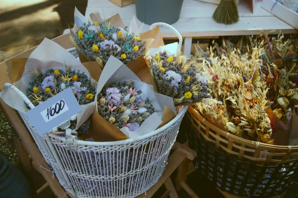 Vintage Bloem Winkel Boeketten Voor Verkoop Zonnige Dag Buiten — Stockfoto