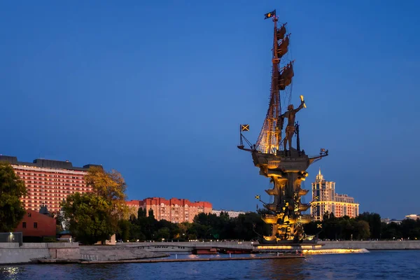 Пітер Знамениту Статую Москві Сутінки — стокове фото