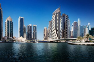 Marina Promenade Dubai City, Uae, Birleşik Arap Emirlikleri. Açık mavi gökyüzü gün