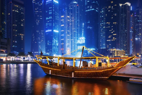 Beautiful View Dubai Marina Uae Illuminated Traditional Boat Pier Long — Stock Photo, Image