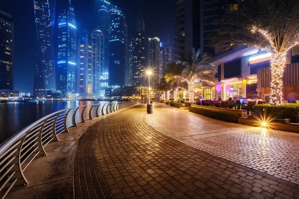Schöner Blick Auf Dubai Marina Uae Gehbereich Langzeitbelichtung Zeitraffer Effekt — Stockfoto