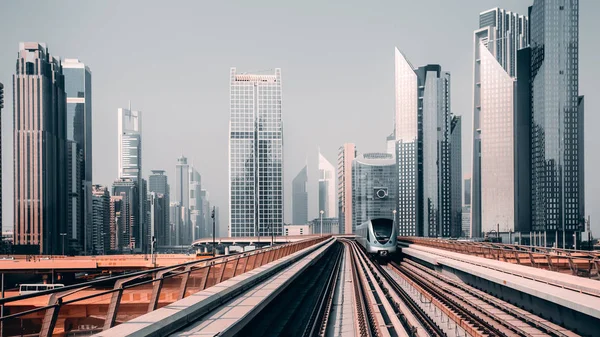 Θέα Από Πρώτο Σιδηροδρομικού Βαγονιού Πανόραμα Στον Ορίζοντα Του Ντουμπάι — Φωτογραφία Αρχείου