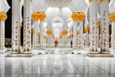 Büyük Sheik Zayed Camisi Abu-Dabi geceleri ışıklı