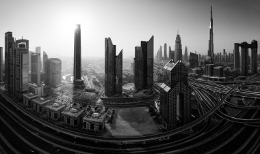 Dubai şehir silüetinin sabah hava üst panoramik şehir şehir merkezi yerlerinden gündoğumu, için. Ünlü bakış açısı, siyah ve beyaz tonlu