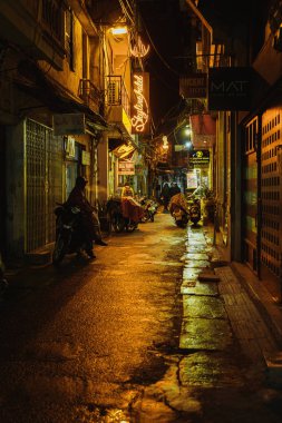Hanoi, Vietnam - 08 Aralık 2018: Hanoi şehir merkezi sokak eski şehir ilçe gece