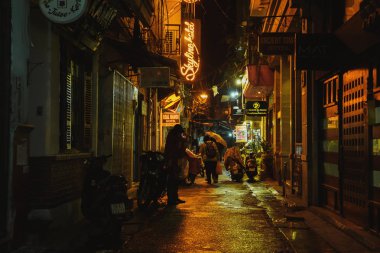 Hanoi, Vietnam - 08 Aralık 2018: Hanoi şehir merkezi sokak eski şehir ilçe gece