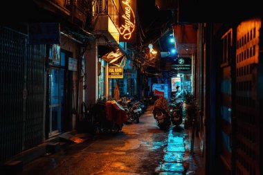 Hanoi, Vietnam - 08 Aralık 2018: Hanoi şehir merkezi sokak eski şehir ilçe gece