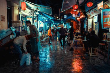 Hanoi, Vietnam - 08 Aralık 2018: Hanoi şehir merkezi sokak eski şehir ilçe gece