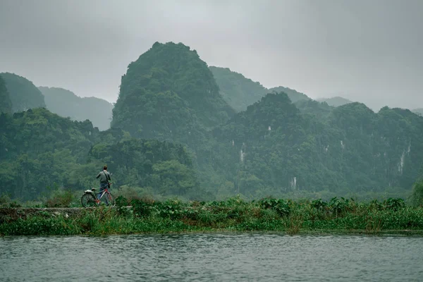 Vietnam Naturaleza Paisaje Montañas Verdes Tam Coc Ninh Binh — Foto de Stock