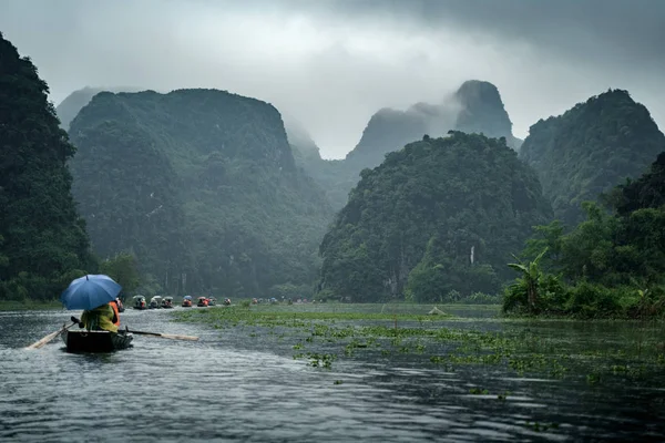 Vietnam Naturaleza Paisaje Montañas Verdes Tam Coc Ninh Binh — Foto de Stock