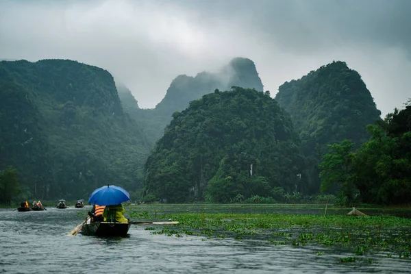 Vietnam Naturaleza Paisaje Montañas Verdes Tam Coc Ninh Binh — Foto de Stock