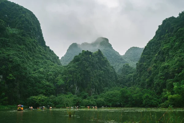 Vietnam Naturaleza Paisaje Montañas Verdes Tam Coc Ninh Binh — Foto de Stock