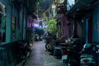 Hanoi, Vietnam - 14 Aralık 2018: Hanoi şehir merkezi sokak gece eski şehir