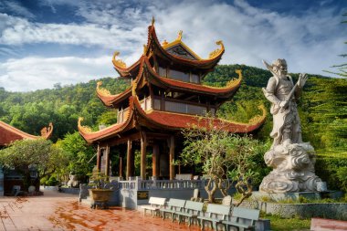 Vietnam seyahat. Ho Quoc Pagoda Phu Quoc Adası'nda. Güzel ünlü dönüm noktası Budizm Tapınağı