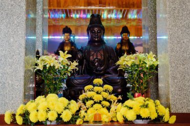 Vietnam seyahat. Ho Quoc Pagoda Phu Quoc Adası'nda. Heykel Tapınağı içinde