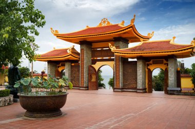 Vietnam seyahat. Ho Quoc Pagoda Phu Quoc Adası'nda. Güzel ünlü dönüm noktası Budizm Tapınağı