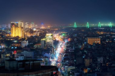 Hanoi Vietnam hava cityscape görünümü geceleri. Eski şehir bölgesinde şehir şehir manzarası