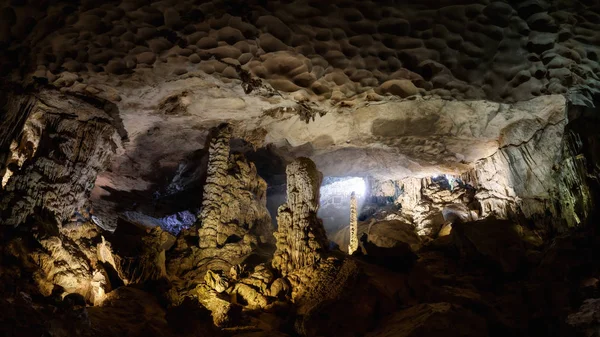 Jaskinia Głęboko Ciemny Środku Pobliżu Wejścia Panoramiczny Widok Underground Kamień — Zdjęcie stockowe