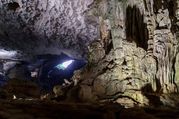 Jaskinia Głęboko Ciemny Środku Pobliżu Wejścia Underground Kamień Skały Góry — Zdjęcie stockowe